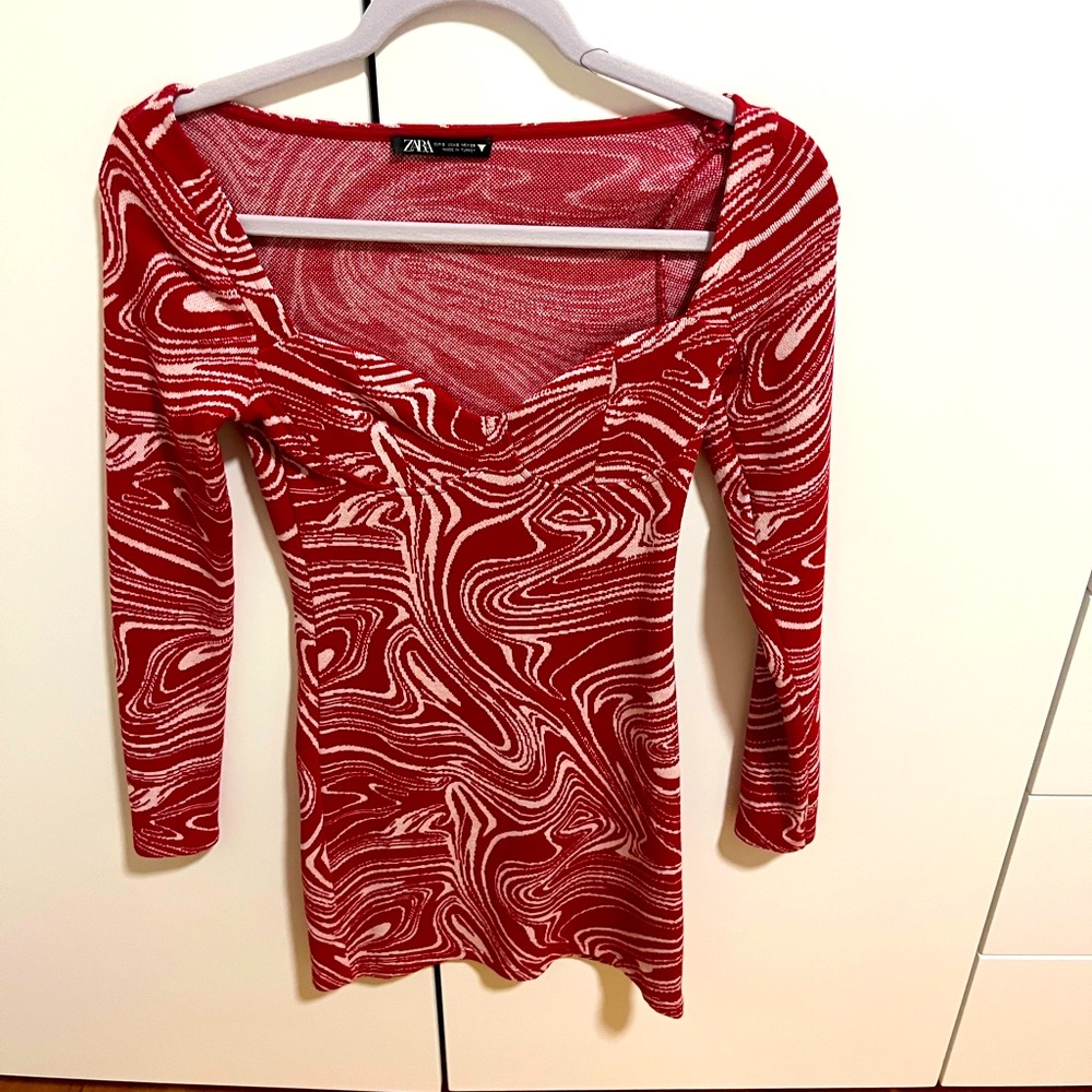Zara Zara
Size: S 
Red and white marble print